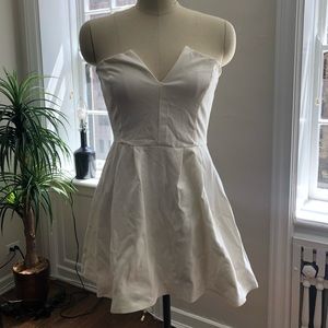 Lulu’s little white dress